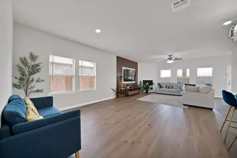 3813 Silver City Ave, Aubrey, TX 76227