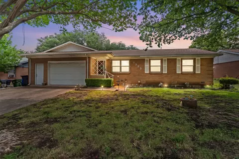 1325 Royal Oaks Dr, Waco, TX 76710