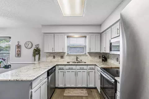 6417 Loma Vista Dr, Watauga, TX 76148