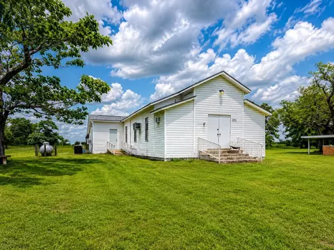 1112 Spruiell St, Jewett, TX 75846