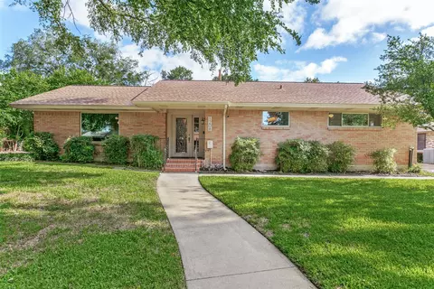 1208 Amherst Dr, Denton, TX 76201