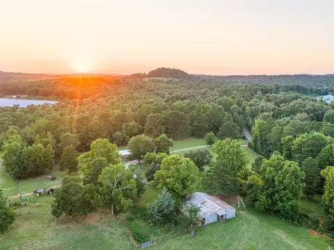 9822 Nasturtium Rd, Ore City, TX 75683