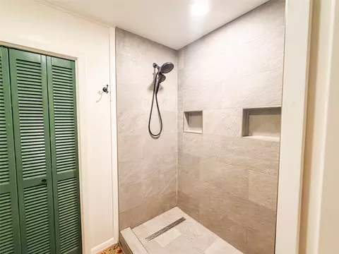 Bath - 9822 Nasturtium Rd, Ore City, TX 75683 photo 1 of 1