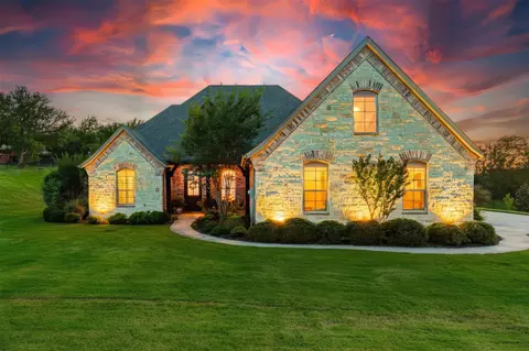 10301 Mustang Wells Dr, Fort Worth, TX 76126