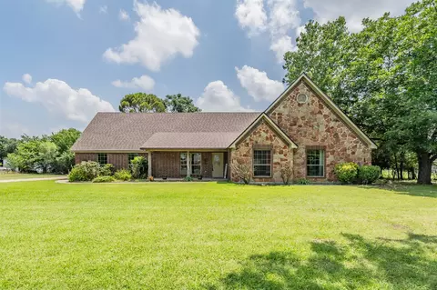 800 Stella Mae Dr, Burleson, TX 76028