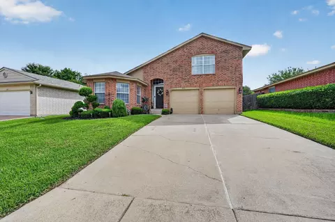 525 Berryhill Dr, Mansfield, TX 76063