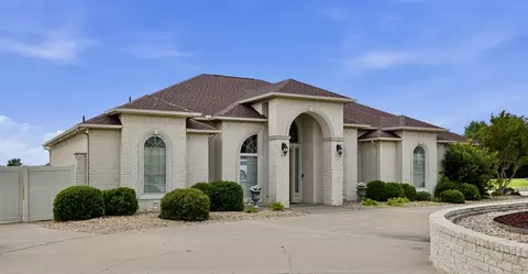 1614 Crow Creek Dr, Granbury, TX 76049