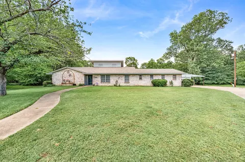 2826 Birchwood Ln, Commerce, TX 75428