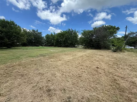2806 College St, Greenville, TX 75401