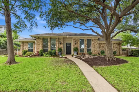 413 Blue Jay Ct, Bedford, TX 76021