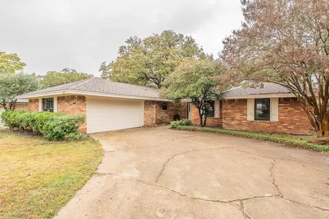 917 Bucknell Dr, Arlington, TX 76012