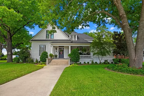 1026 W Main St, Waxahachie, TX 75165