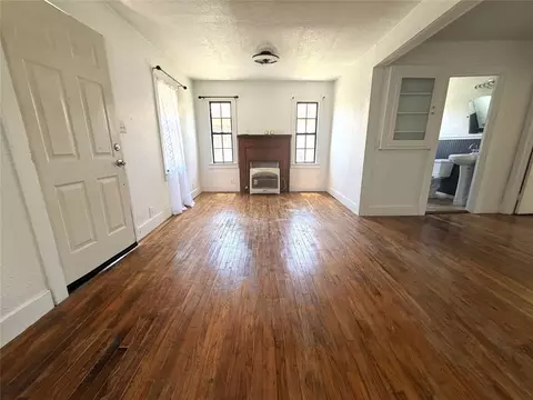 Living - 707 E 23rd St, Cisco, TX 76437 photo 2 of 5