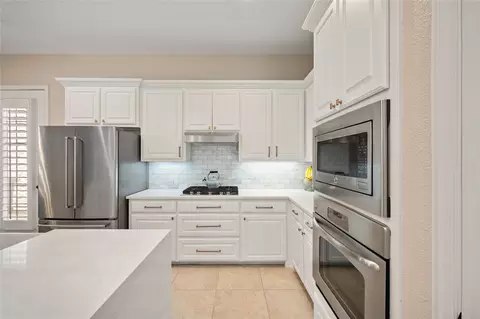 Kitchen - 7019 Comal Dr, Irving, TX 75039 photo 4 of 5
