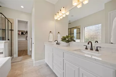 Bath - 7019 Comal Dr, Irving, TX 75039 photo 2 of 5