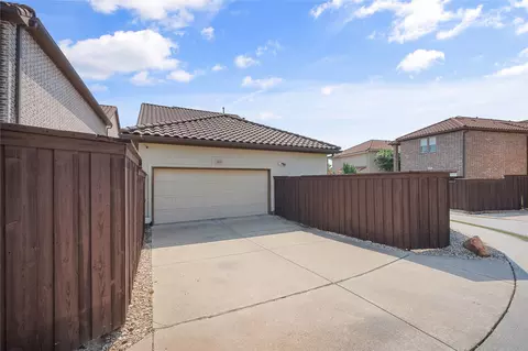 Exterior - 7019 Comal Dr, Irving, TX 75039 photo 7 of 8