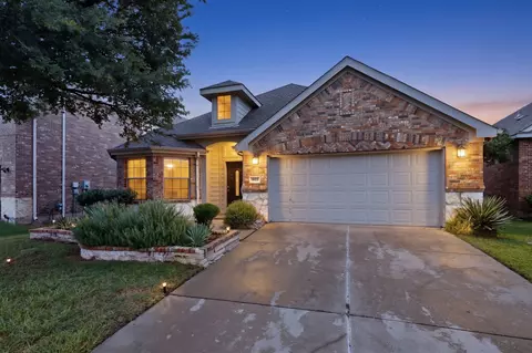 905 Lake Grove Dr, Little Elm, TX 75068