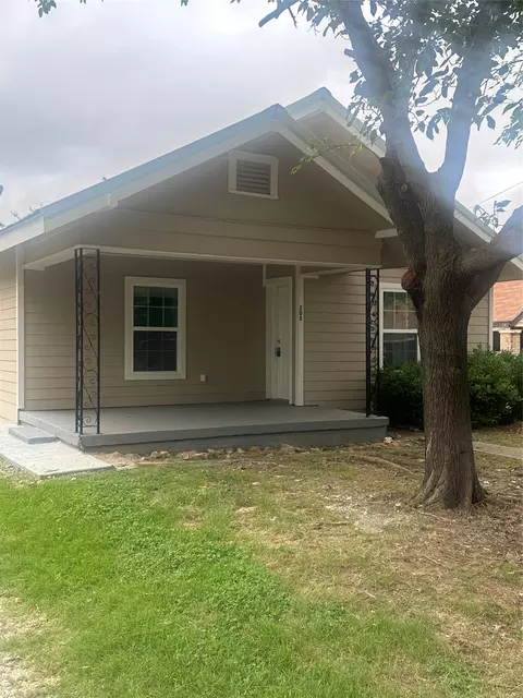 208 Washington St, Bowie, TX 76230