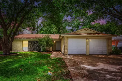 1208 Darlene Ln, Arlington, TX 76010