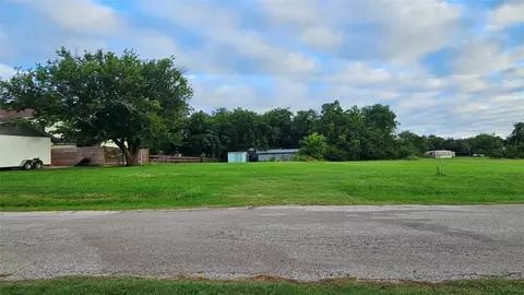 116 E Cooper St, Pilot Point, TX 76258