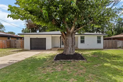 1035 Warden St, Benbrook, TX 76126