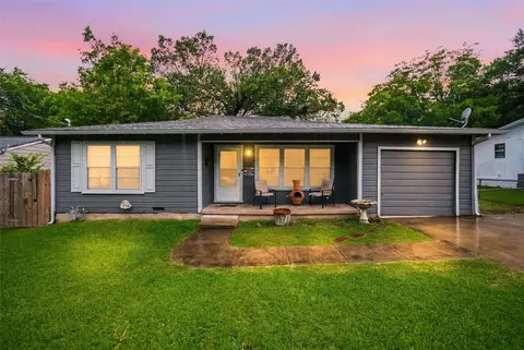 1307 N Gaines St, Ennis, TX 75119