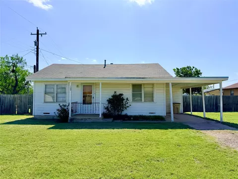 109 Drummond St, Tye, TX 79563