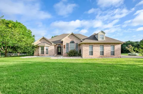 214 Knob Hill Dr, Granbury, TX 76048