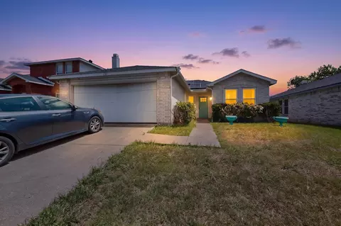 212 Crystalwood Dr, Mesquite, TX 75149