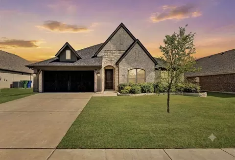 541 Harvest Grove Dr, Waxahachie, TX 75165