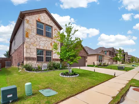 10616 Breezeway Dr, Aubrey, TX 76227