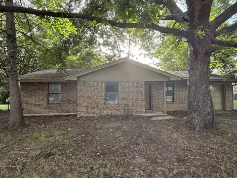 256 Lilac Ln, Azle, TX 76020