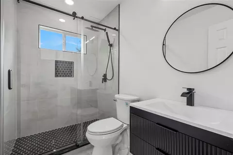 Bath - 1630 Egan Ln, Waco, TX 76705 photo 4 of 4