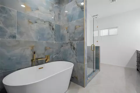 Bath - 1630 Egan Ln, Waco, TX 76705 photo 1 of 4