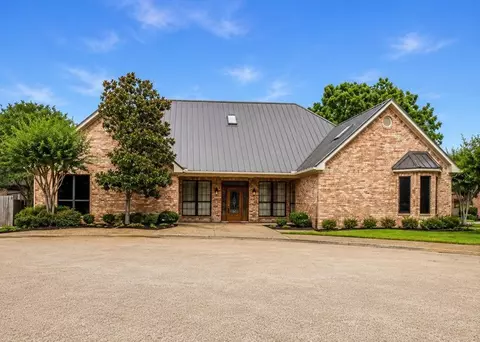 706 Park Place Dr, Athens, TX 75751