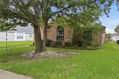 911 Sumner Dr, Mesquite, TX 75149