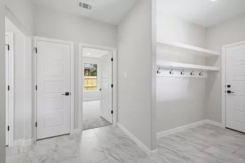 Entry Way - 302 Evans St, Cleburne, TX 76031 photo 2 of 2