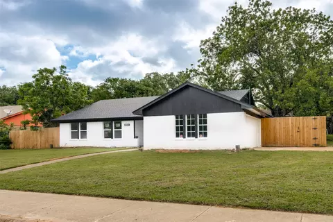 2921 Hitson Ln, Fort Worth, TX 76112