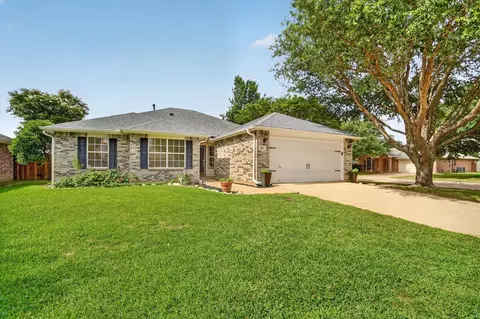 801 Pennsylvania Dr, Saginaw, TX 76131