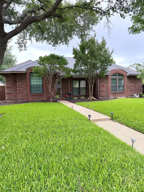 2013 Oakbluff Dr, Carrollton, TX 75007