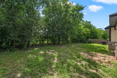 Exterior - 1701 Egan Ln, Waco, TX 76705 photo 6 of 7