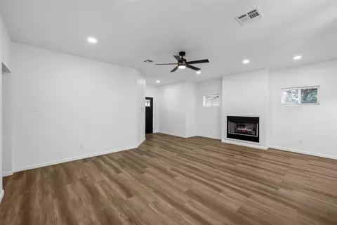 Living - 1701 Egan Ln, Waco, TX 76705 photo 3 of 5