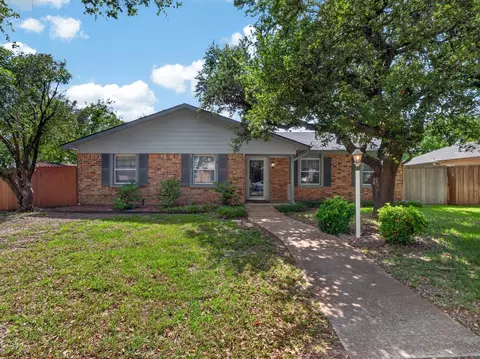 2935 Rolling Hills Dr, Carrollton, TX 75007
