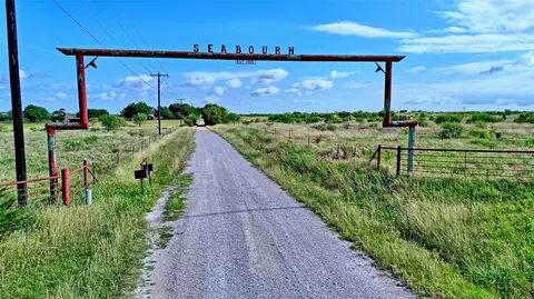 576 Seabourn Rd, Henrietta, TX 76365