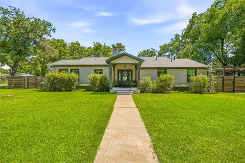 912 Calaveras St, Graham, TX 76450