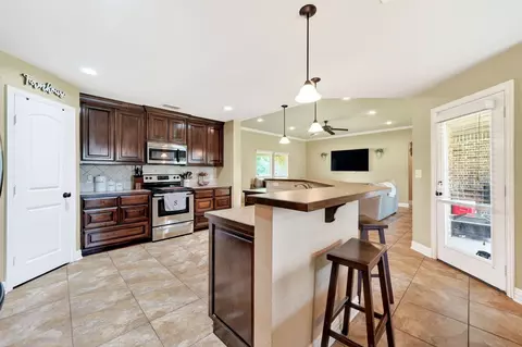Kitchen - 220 Ebony Pl, Van, TX 75790 photo 7 of 8
