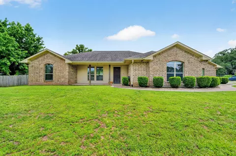 Exterior - 220 Ebony Pl, Van, TX 75790 photo 2 of 9