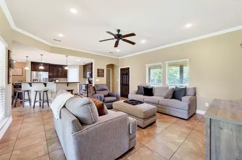 Living - 220 Ebony Pl, Van, TX 75790 photo 2 of 4