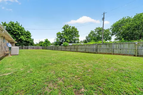 Exterior - 220 Ebony Pl, Van, TX 75790 photo 7 of 9