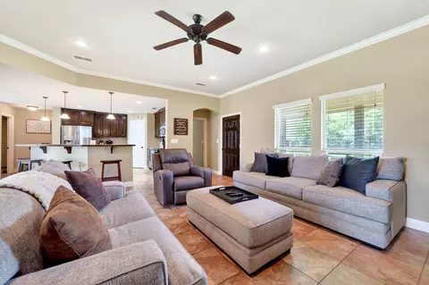 Living - 220 Ebony Pl, Van, TX 75790 photo 3 of 4
